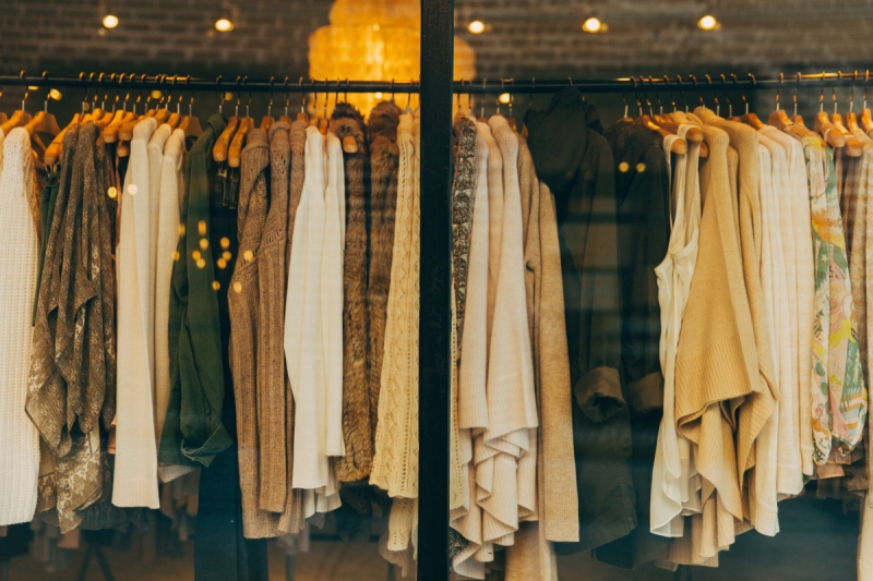 magasin-LA BASTIDE-min_clothe_fashion_store_shop_window_store_front-21277